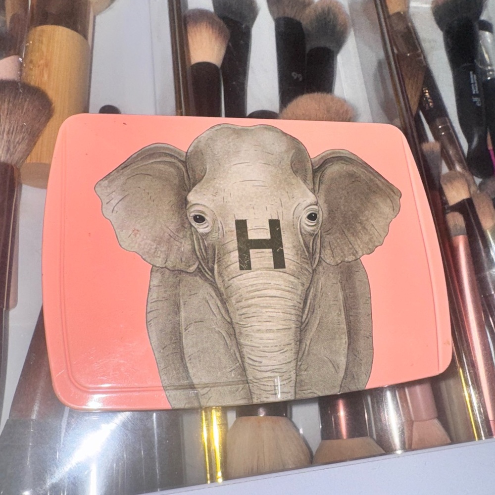 Hourglass ambient palette Elephant